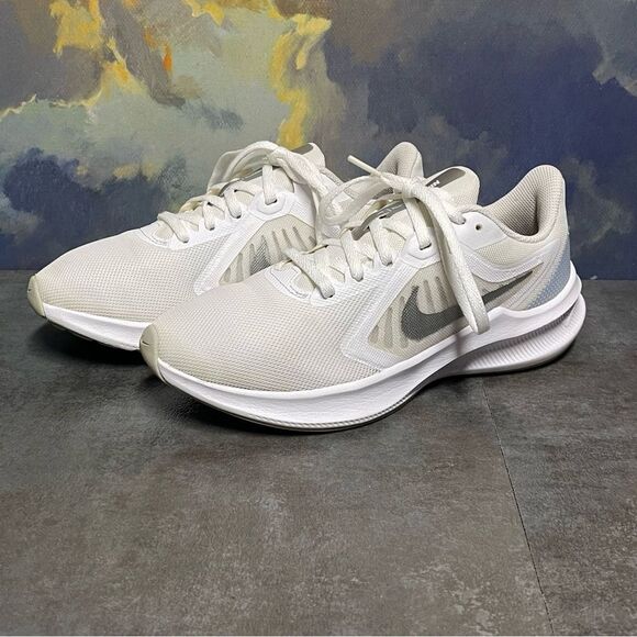 Nike Downshifter 10 CI9984-100 Women's White/Metallic Silver Running Shoe Size 7 - Picture 3 of 16